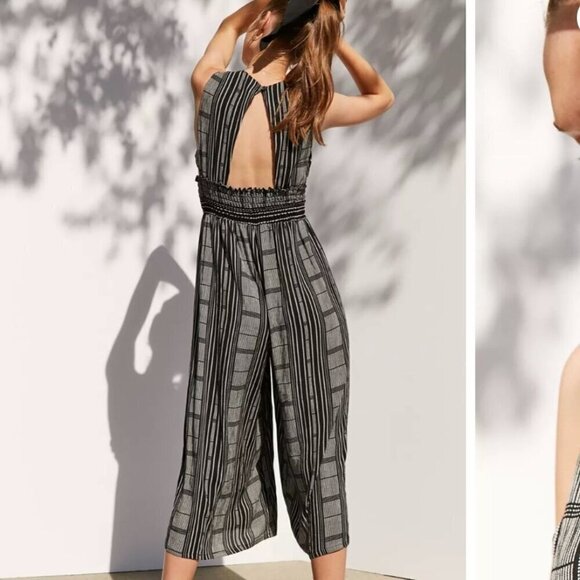 Ecote Plunging Striped Culotte Jumpsuit - Size: Medium - Picture 11 of 15